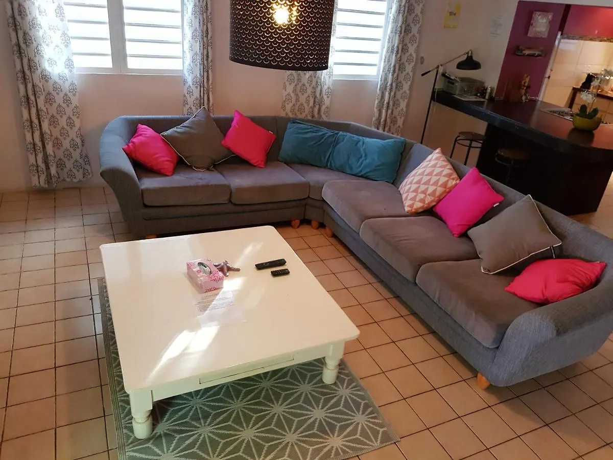 Charming Home One Block From The Sea 威廉斯塔德 度假居
