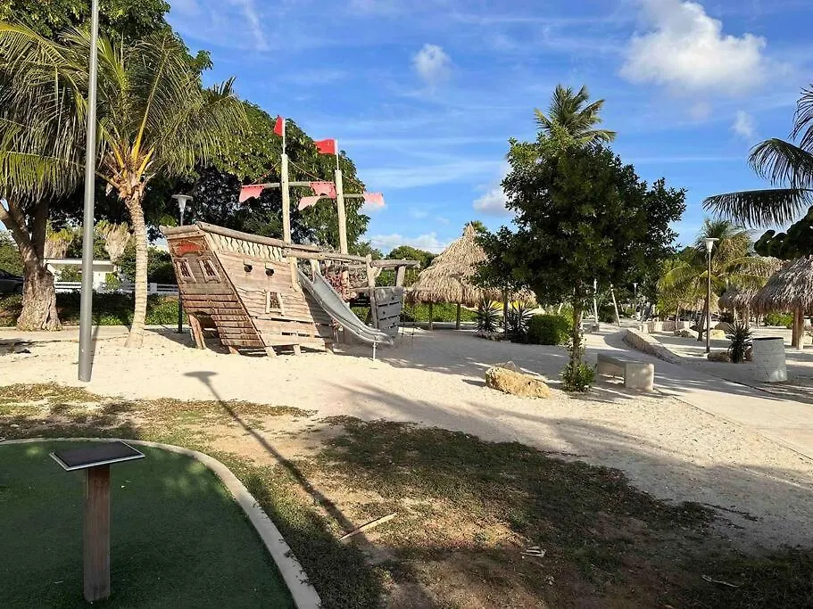 Charming Home One Block From The Sea Willemstad Holiday home